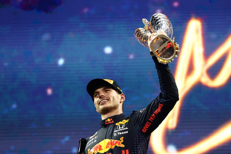 TAG Heuer 祝賀紅牛車隊車手 Max Verstappen 榮獲F1一級方程式賽車世界冠軍