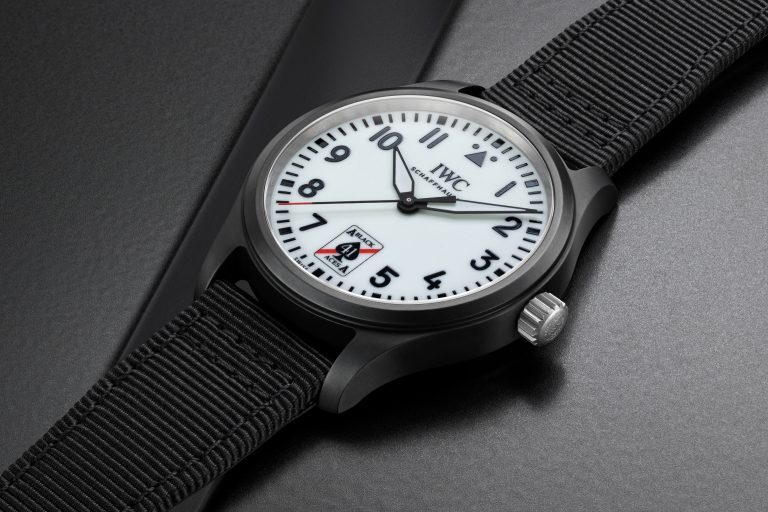 IWC萬國錶推出首款採用全夜光白色錶盤 飛行員腕錶41「Black Aces」特別版