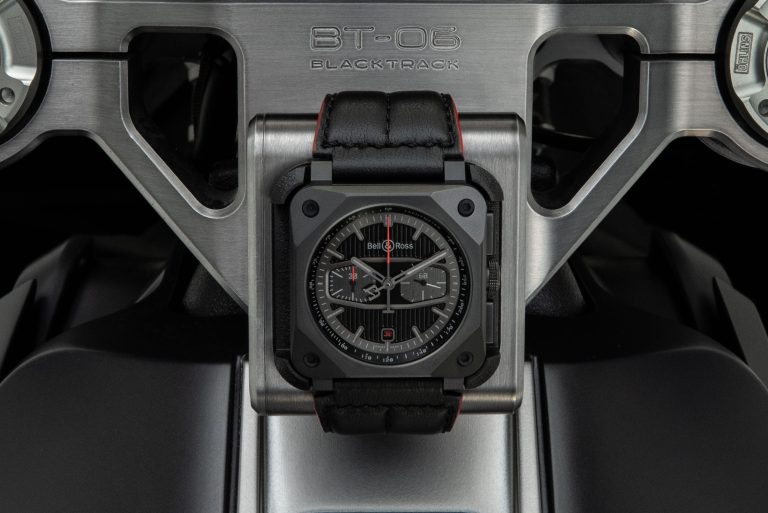 摩托車騎士完美搭配 Bell & Ross BR 03-94 BLACKTRACK 計時碼錶