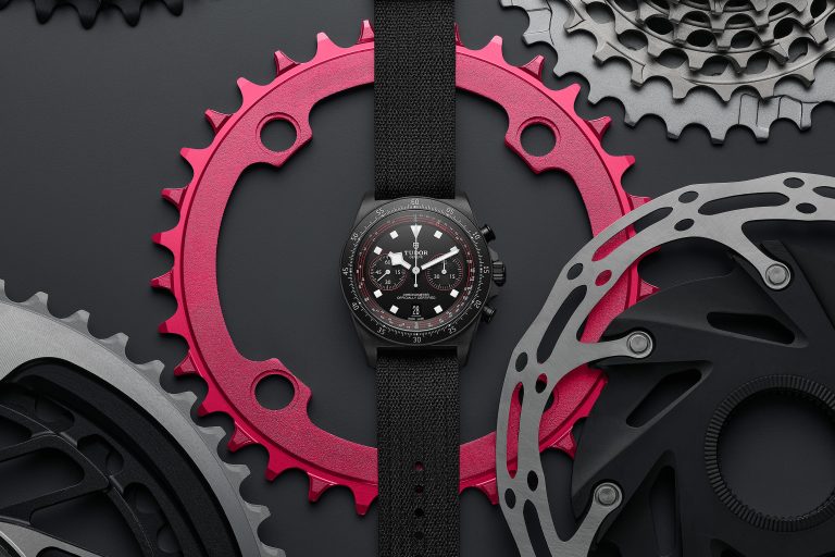 TUDOR 全新 PELAGOS FXD CHRONO「自行車版」伴隨車隊挑戰全球頂尖賽事
