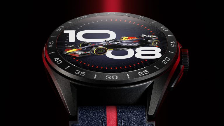 雙強聯手！TAG Heuer Connected Calibre E4 智能腕錶45毫米紅牛車隊特別版