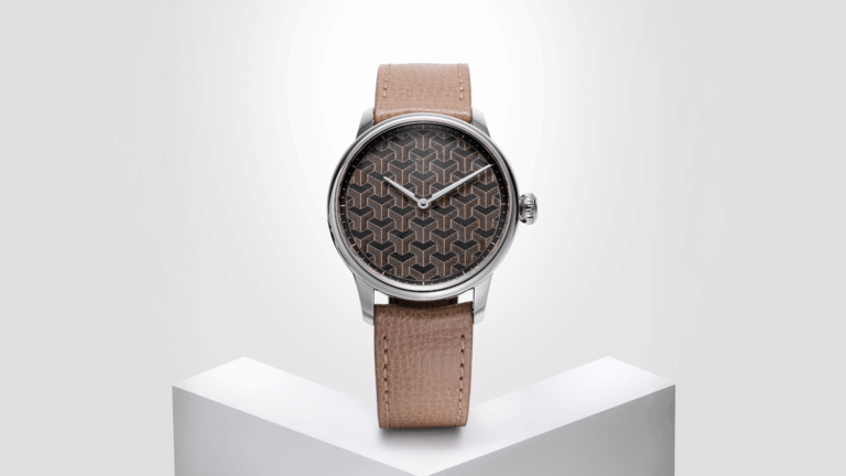 Fil d’Or金線刺繡限量腕錶 Louis Erard推出全新Métiers d’Art 藝術大師系列 以柔和的純金絲線編織面盤，讓影像在細膩的光影間化為真實